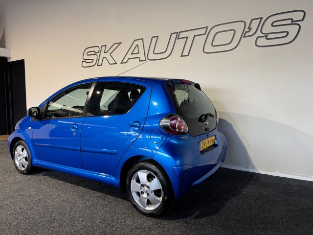 TOYOTA AYGO 1.0-12V DYNAMIC BLUE NAP l 5DRS l LMV l AIRCO l , SK Autos, Emmen