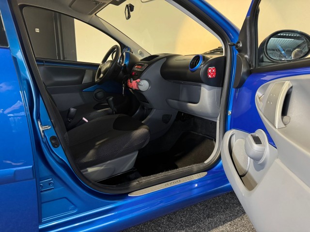 TOYOTA AYGO 1.0-12V DYNAMIC BLUE NAP l 5DRS l LMV l AIRCO l , SK Autos, Emmen