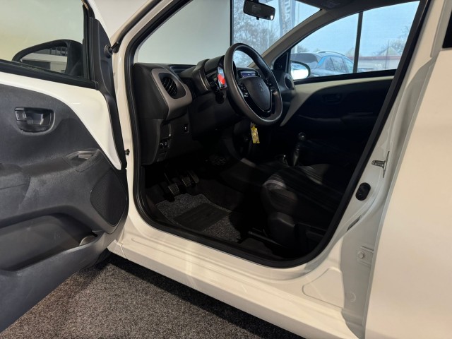 PEUGEOT 108 1.0 E-VTI ACTIVE NAP l 5DRS l AIRCO l BLUETOOTH l ALL IN RIJKLAAR l , SK Autos, Emmen