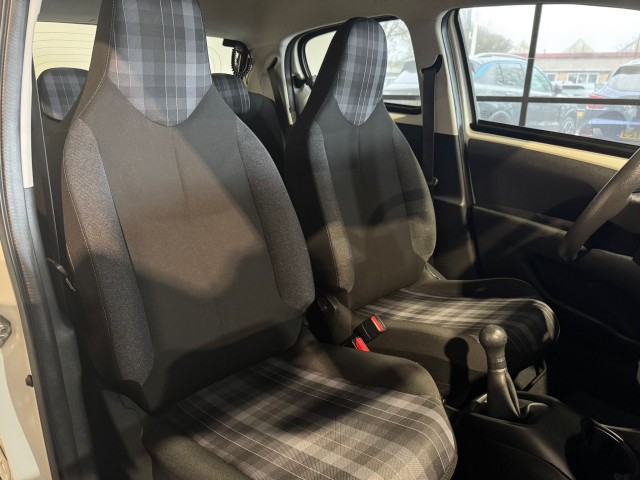 PEUGEOT 108 1.0 E-VTI ACTIVE NAP l 5DRS l AIRCO l BLUETOOTH l ALL IN RIJKLAAR l , SK Autos, Emmen