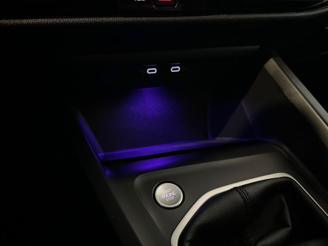 VOLKSWAGEN GOLF 1.0 TSI LIFE BNS l NAP l ACC l CARPLAY l ERGO STOELEN l LED l CLIMA l , SK Autos, Emmen