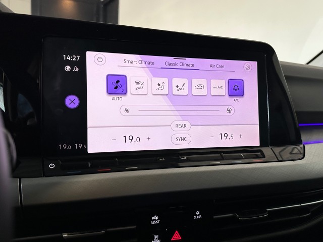 VOLKSWAGEN GOLF 1.0 TSI LIFE BNS l NAP l ACC l CARPLAY l ERGO STOELEN l LED l CLIMA l , SK Autos, Emmen