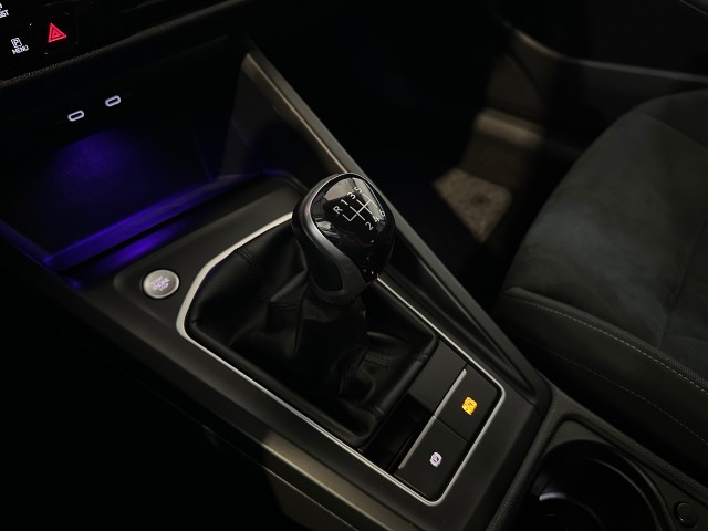 VOLKSWAGEN GOLF 1.0 TSI LIFE BNS l NAP l ACC l CARPLAY l ERGO STOELEN l LED l CLIMA l , SK Autos, Emmen