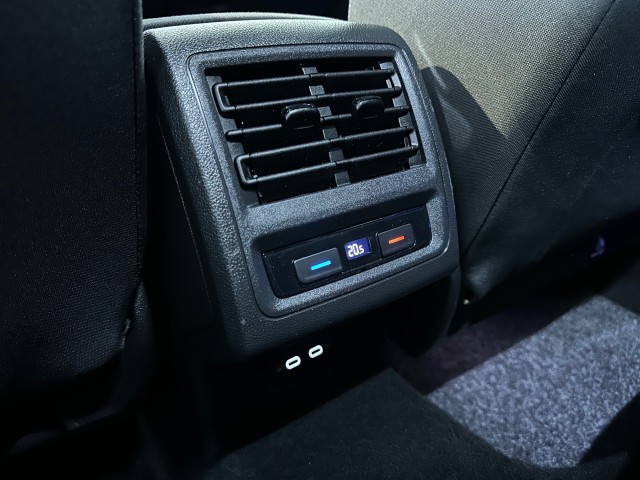 VOLKSWAGEN GOLF 1.0 TSI LIFE BNS l NAP l ACC l CARPLAY l ERGO STOELEN l LED l CLIMA l , SK Autos, Emmen