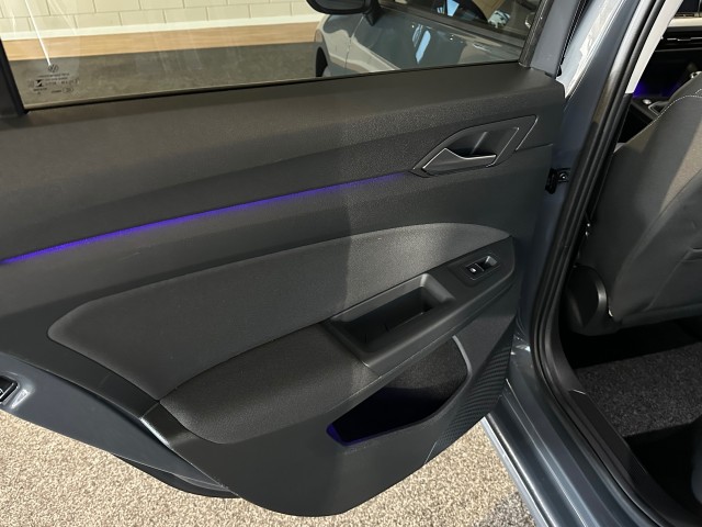 VOLKSWAGEN GOLF 1.0 TSI LIFE BNS l NAP l ACC l CARPLAY l ERGO STOELEN l LED l CLIMA l , SK Autos, Emmen