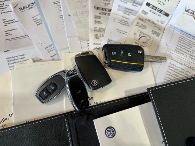 VOLKSWAGEN GOLF 1.5 TSI HL BNS R l DIGITAAL DASH l CARPLAY l STOELVERW l ACC l DSG l , SK Autos, Emmen