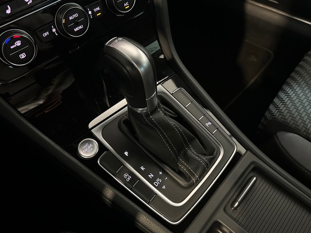 VOLKSWAGEN GOLF 1.5 TSI HL BNS R l DIGITAAL DASH l CARPLAY l STOELVERW l ACC l DSG l , SK Autos, Emmen