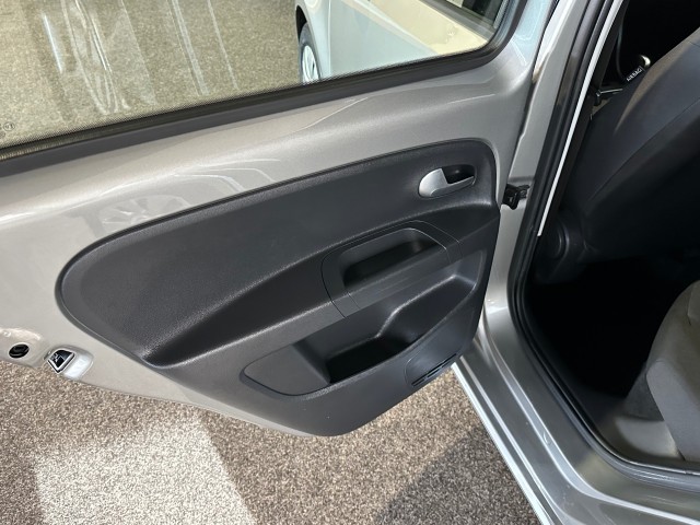 VOLKSWAGEN UP 1.0 BMT MOVE UP! NL AUTO l AUTOMAAT! l UNIEKE KM l 5DRS l BLUETOOTH l , SK Autos, Emmen