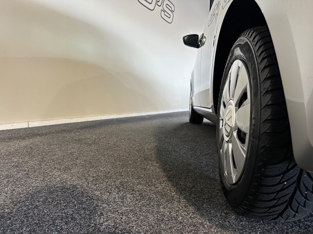 VOLKSWAGEN UP 1.0 BMT MOVE UP! NL AUTO l AUTOMAAT! l UNIEKE KM l 5DRS l BLUETOOTH l , SK Autos, Emmen