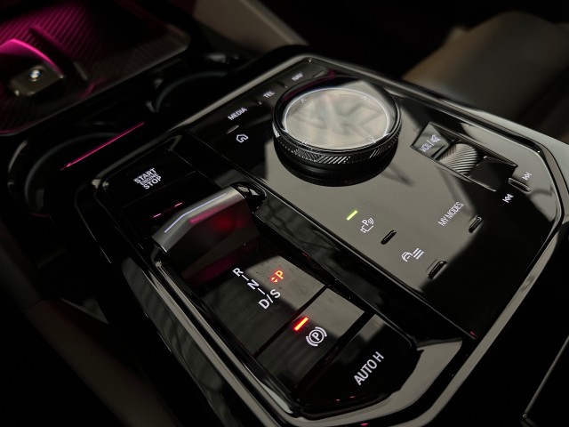 BMW 5-SERIE 530E M SPORT EDITION l NAP l HK SOUND l ACC l TREKHAAK l LED l , SK Autos, Emmen