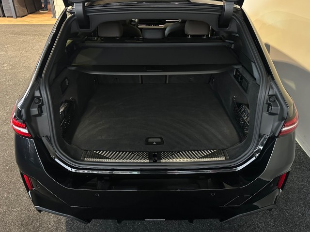 BMW 5-SERIE 530E M SPORT EDITION l NAP l HK SOUND l ACC l TREKHAAK l LED l , SK Autos, Emmen