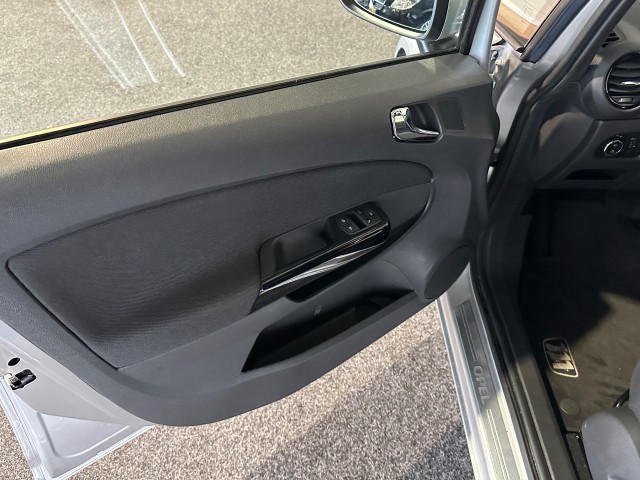 OPEL CORSA 1.4-16V 111 EDITION l NAP l AUTOMAAT l CRUISE l NAVI l TREKHAAK l , SK Autos, Emmen