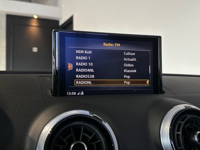 AUDI CABRIOLET 1.5 TFSI COD SP.SL.E NAP l R-LINE l CRUISE l NAVI l LMV l , SK Autos, Emmen