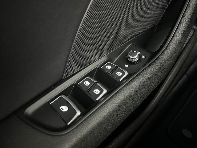 AUDI CABRIOLET 1.5 TFSI COD SP.SL.E NAP l R-LINE l CRUISE l NAVI l LMV l , SK Autos, Emmen