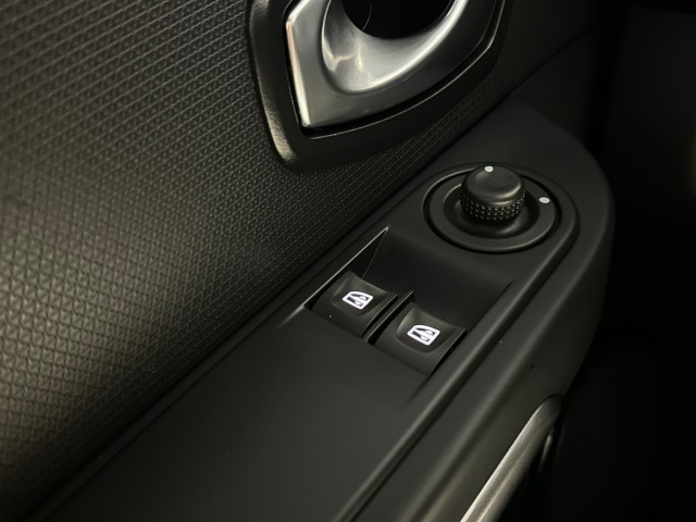 RENAULT CLIO 0.9 TCE NIGHT&DAY l NAP l STARTSTOP l NAVI l PDC l BLUETOOTH l , SK Autos, Emmen