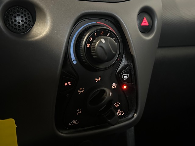 PEUGEOT 108 1.0 E-VTI ACTIVE l NAP l 5DRS l AIRCO l BLUETOOTH l , SK Autos, Emmen