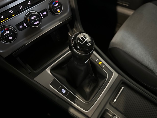 VOLKSWAGEN GOLF 1.2 TSI TREND ED. l 5DRS l NAVI l STOELVERW l LMV l BLUETOOTH l , SK Autos, Emmen