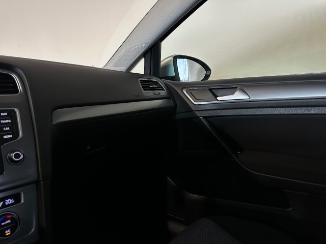 VOLKSWAGEN GOLF 1.2 TSI TREND ED. l 5DRS l NAVI l STOELVERW l LMV l BLUETOOTH l , SK Autos, Emmen