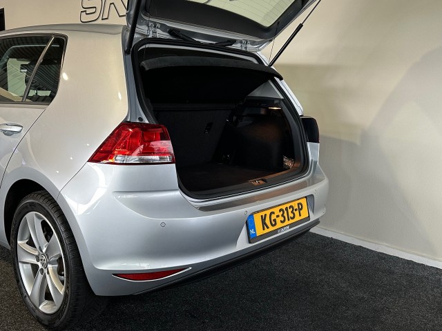 VOLKSWAGEN GOLF 1.2 TSI TREND ED. l 5DRS l NAVI l STOELVERW l LMV l BLUETOOTH l , SK Autos, Emmen