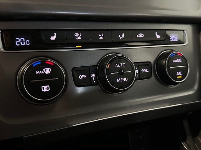 VOLKSWAGEN GOLF 1.2 TSI TREND ED. l 5DRS l NAVI l STOELVERW l LMV l BLUETOOTH l , SK Autos, Emmen