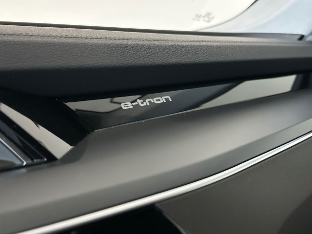 AUDI E-TRON E-TRON 50 Q L ED+ l NAP l PANORAMA l LEER l ELEK ACHTERKLEP l LUCHTVERING l MEMORY l , SK Autos, Emmen