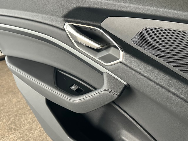 AUDI E-TRON E-TRON 50 Q L ED+ l NAP l PANORAMA l LEER l ELEK ACHTERKLEP l LUCHTVERING l MEMORY l , SK Autos, Emmen