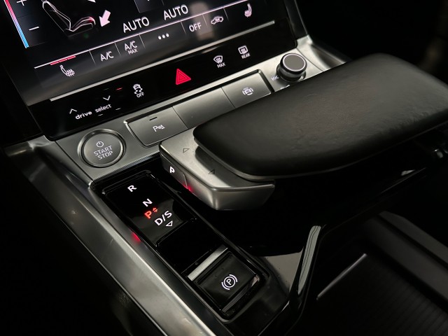 AUDI E-TRON E-TRON 50 Q L ED+ l NAP l PANORAMA l LEER l ELEK ACHTERKLEP l LUCHTVERING l MEMORY l , SK Autos, Emmen