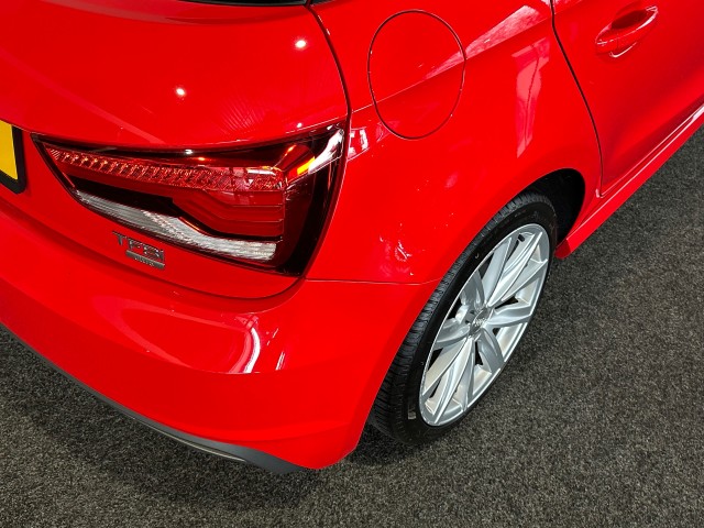 AUDI A1 1.0 TFSI ADRENALIN l NAP l 5DRS l CRUISE l BLUETOOTH l AIRCO l , SK Autos, Emmen