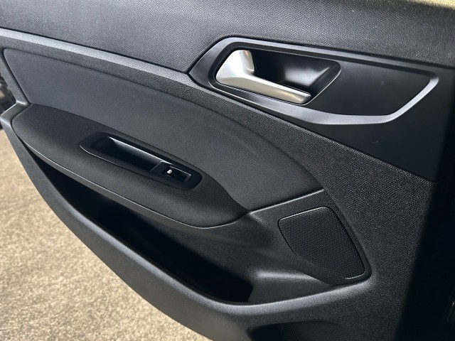 PEUGEOT 308 1.2 PURET.BLUE L. EX l NAP l CARPLAY l CRUISE l LMV l CLIMA l , SK Autos, Emmen