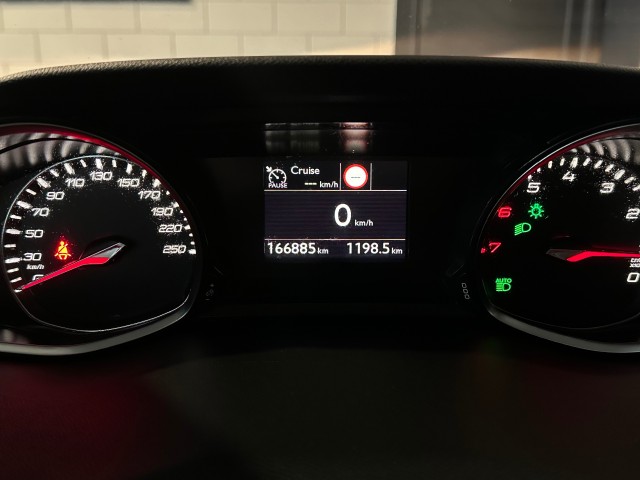 PEUGEOT 308 1.2 PURET.BLUE L. EX l NAP l CARPLAY l CRUISE l LMV l CLIMA l , SK Autos, Emmen