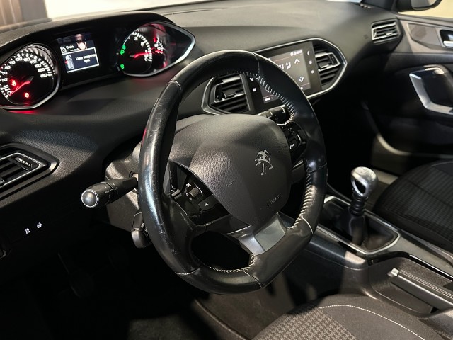PEUGEOT 308 1.2 PURET.BLUE L. EX l NAP l CARPLAY l CRUISE l LMV l CLIMA l , SK Autos, Emmen