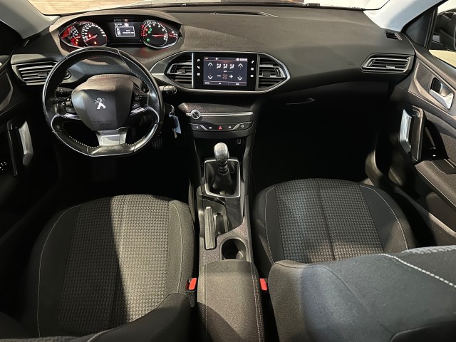 PEUGEOT 308 1.2 PURET.BLUE L. EX l NAP l CARPLAY l CRUISE l LMV l CLIMA l , SK Autos, Emmen