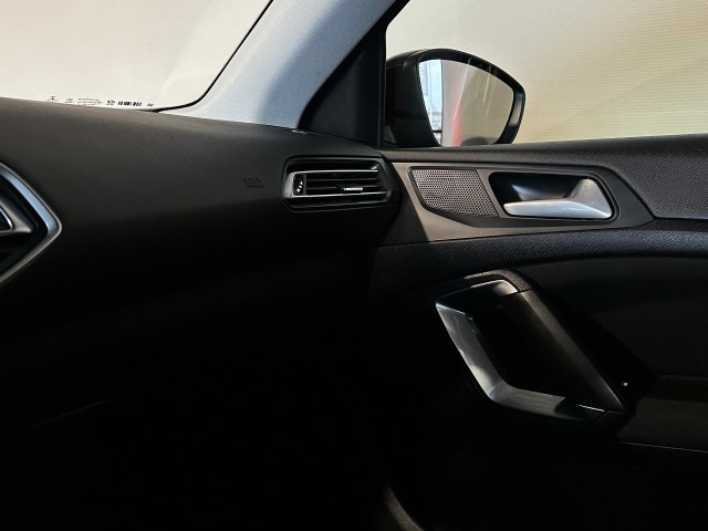 PEUGEOT 308 1.2 PURET.BLUE L. EX l NAP l CARPLAY l CRUISE l LMV l CLIMA l , SK Autos, Emmen