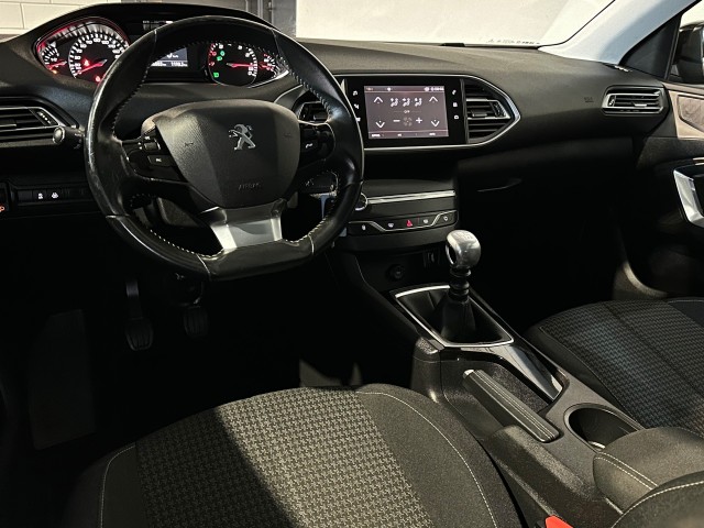 PEUGEOT 308 1.2 PURET.BLUE L. EX l NAP l CARPLAY l CRUISE l LMV l CLIMA l , SK Autos, Emmen