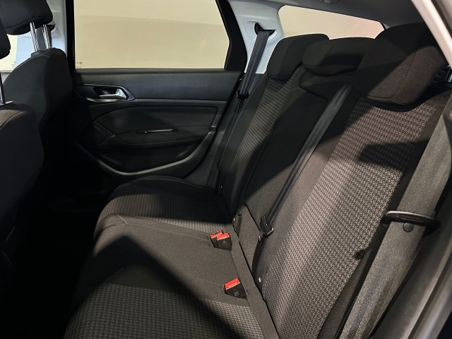 PEUGEOT 308 1.2 PURET.BLUE L. EX l NAP l CARPLAY l CRUISE l LMV l CLIMA l , SK Autos, Emmen