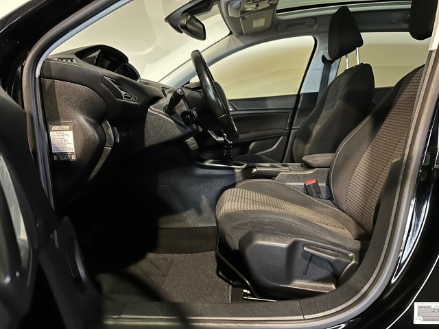 PEUGEOT 308 1.2 PURET.BLUE L. EX l NAP l CARPLAY l CRUISE l LMV l CLIMA l , SK Autos, Emmen