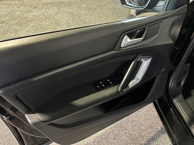 PEUGEOT 308 1.2 PURET.BLUE L. EX l NAP l CARPLAY l CRUISE l LMV l CLIMA l , SK Autos, Emmen