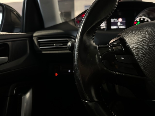 PEUGEOT 308 1.2 PURET.BLUE L. EX l NAP l CARPLAY l CRUISE l LMV l CLIMA l , SK Autos, Emmen