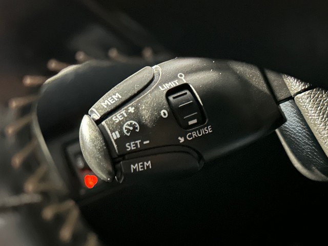 PEUGEOT 308 1.2 PURET.BLUE L. EX l NAP l CARPLAY l CRUISE l LMV l CLIMA l , SK Autos, Emmen