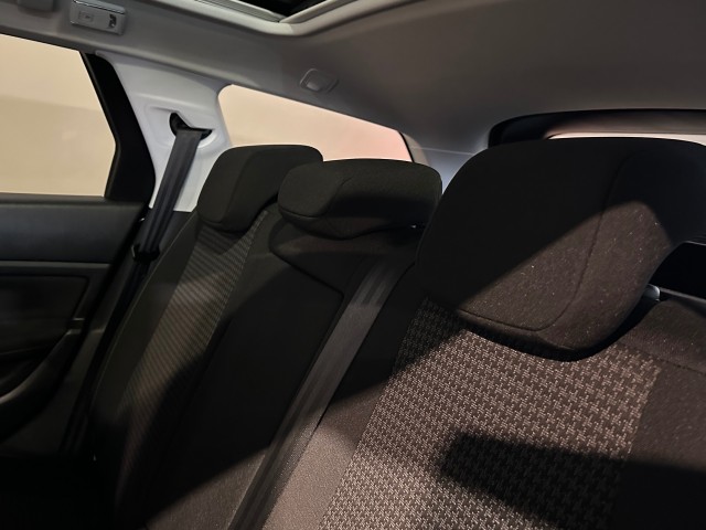 PEUGEOT 308 1.2 PURET.BLUE L. EX l NAP l CARPLAY l CRUISE l LMV l CLIMA l , SK Autos, Emmen