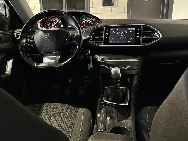 PEUGEOT 308 1.2 PURET.BLUE L. EX l NAP l CARPLAY l CRUISE l LMV l CLIMA l , SK Autos, Emmen