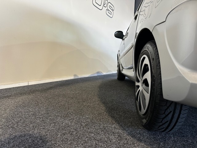 PEUGEOT 206 1.4 URBAN MOVE + l NAP l 5DRS l AIRCO l ELEK RAMEN l , SK Autos, Emmen