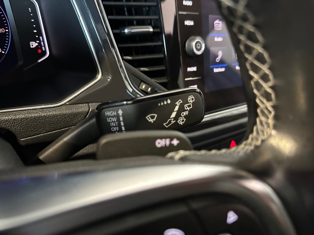 VOLKSWAGEN T-ROC 1.5 TSI SPORT l NAP l PANO l STOELVERW l VIRTUEEL DASH l R-LINE l , SK Autos, Emmen