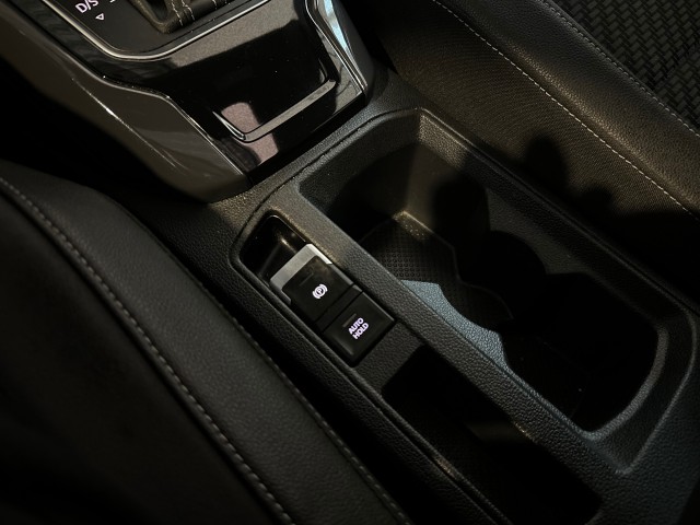 VOLKSWAGEN T-ROC 1.5 TSI SPORT l NAP l PANO l STOELVERW l VIRTUEEL DASH l R-LINE l , SK Autos, Emmen