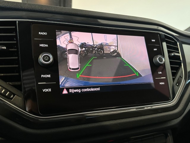 VOLKSWAGEN T-ROC 1.5 TSI SPORT l NAP l PANO l STOELVERW l VIRTUEEL DASH l R-LINE l , SK Autos, Emmen