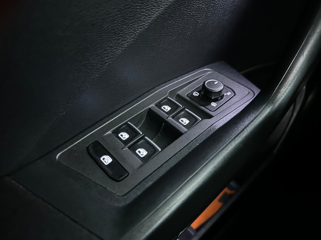 VOLKSWAGEN T-ROC 1.5 TSI SPORT l NAP l PANO l STOELVERW l VIRTUEEL DASH l R-LINE l , SK Autos, Emmen