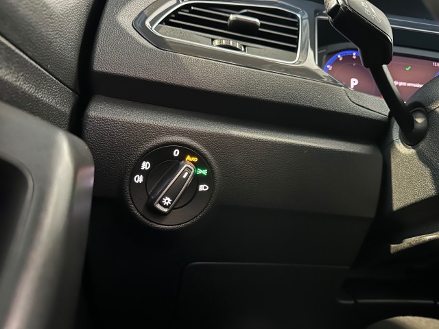 VOLKSWAGEN T-ROC 1.5 TSI SPORT l NAP l PANO l STOELVERW l VIRTUEEL DASH l R-LINE l , SK Autos, Emmen