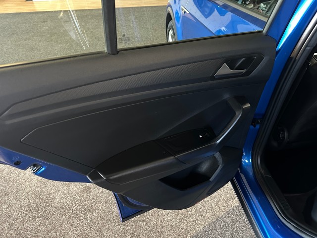 VOLKSWAGEN T-ROC 1.5 TSI SPORT l NAP l PANO l STOELVERW l VIRTUEEL DASH l R-LINE l , SK Autos, Emmen