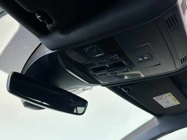 VOLKSWAGEN T-ROC 1.5 TSI SPORT l NAP l PANO l STOELVERW l VIRTUEEL DASH l R-LINE l , SK Autos, Emmen