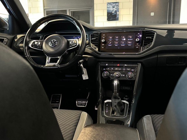 VOLKSWAGEN T-ROC 1.5 TSI SPORT l NAP l PANO l STOELVERW l VIRTUEEL DASH l R-LINE l , SK Autos, Emmen